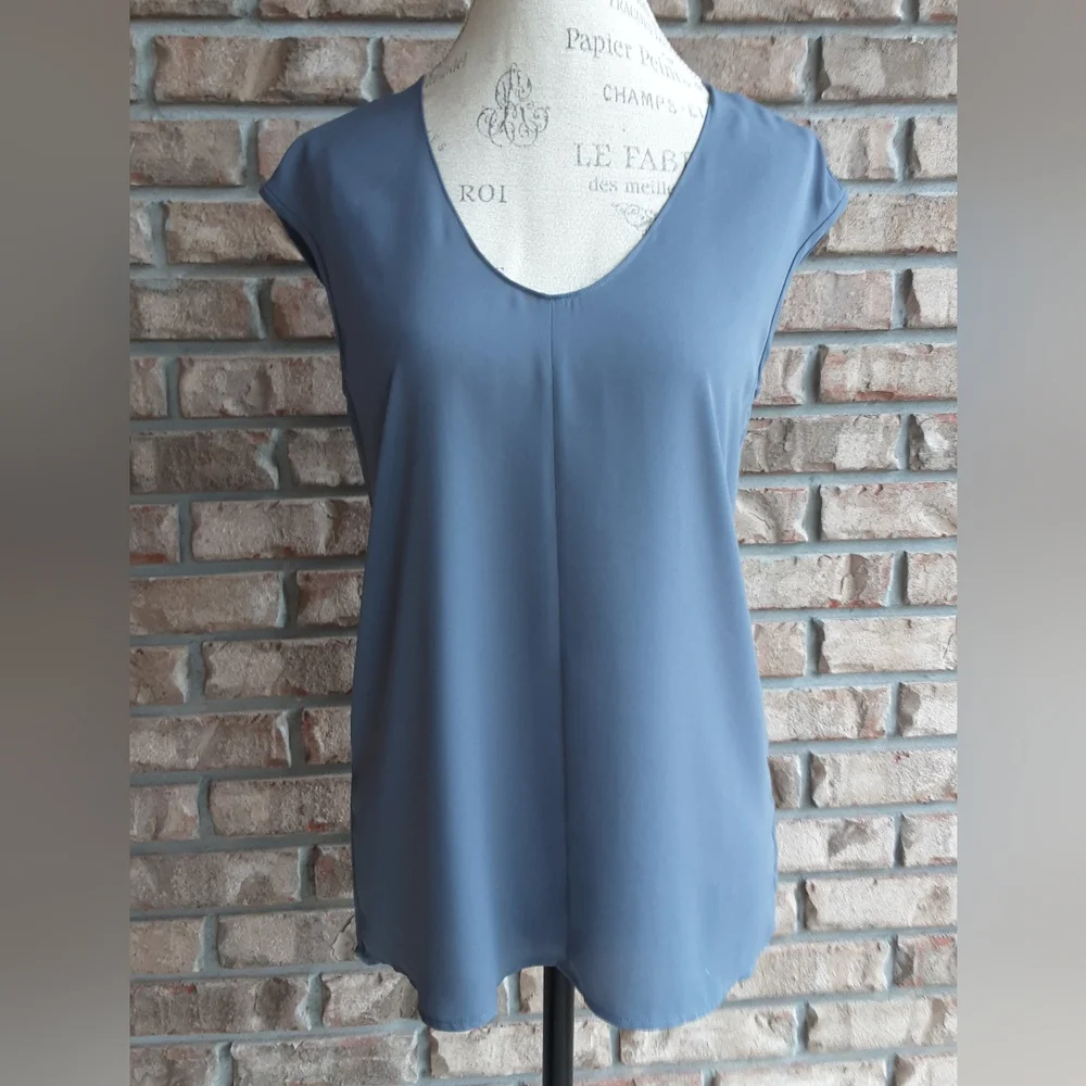 J. Crew Sleeveless V-neck Blouse Size 2-Oversized.